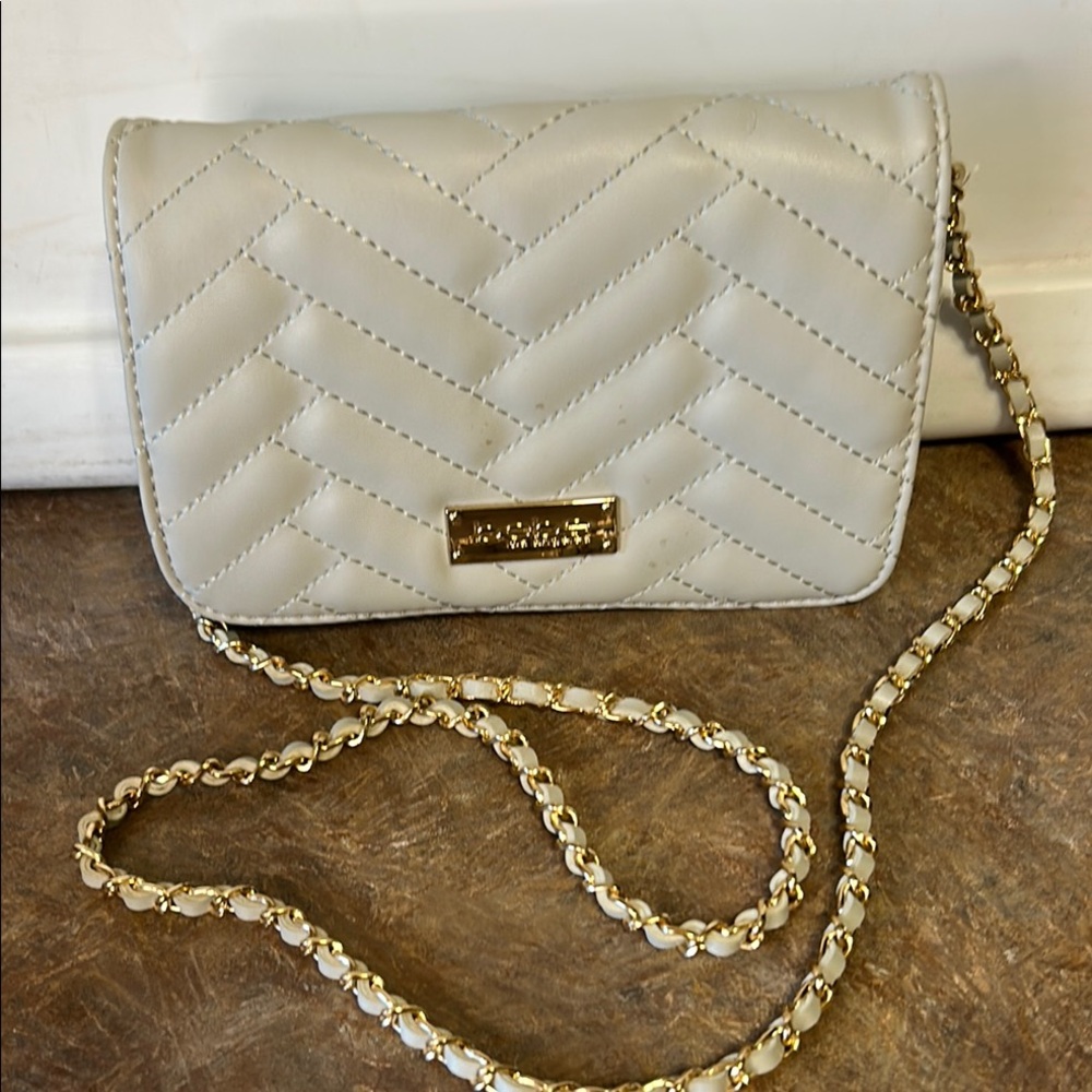 NWOT Bebe Sophia Vegan Leather Quilted Chain Strap Cream Crossbody Purse